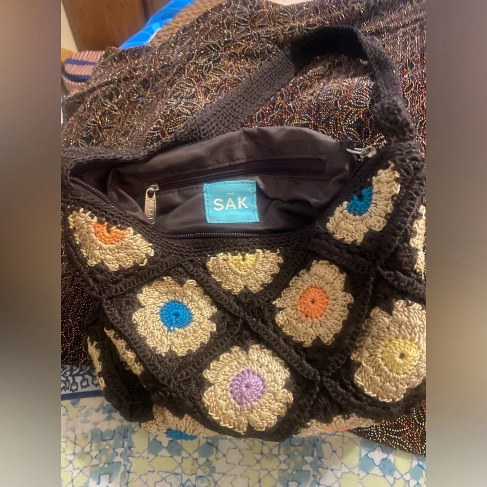 SENT AS FREE GIFT!  SAK Crocheted Floral Purse with Top Zipper, Long Strap - Picture 2 of 9